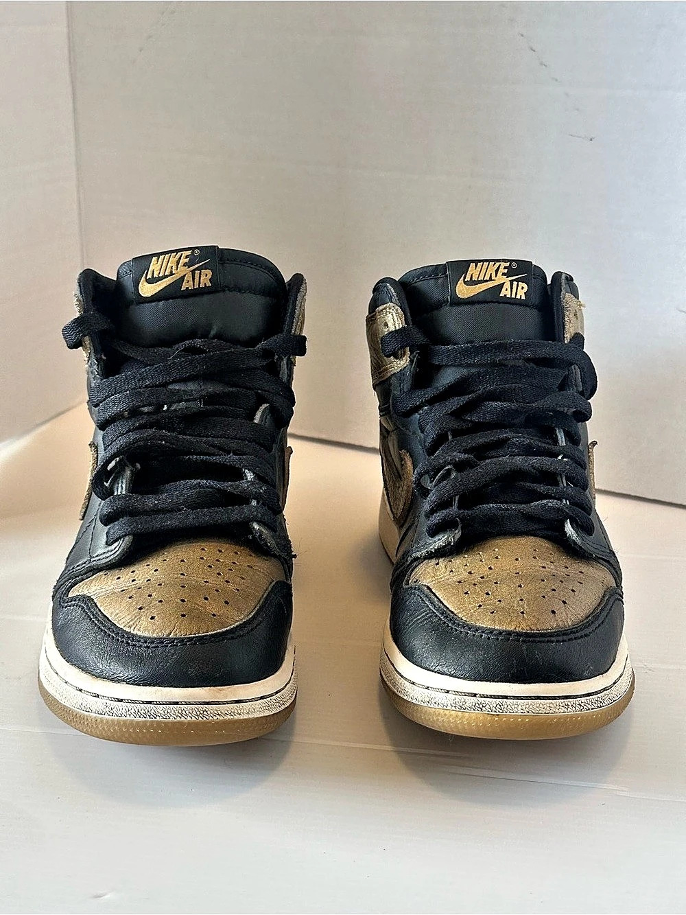 Nike Air Jordan 1 High-Top Sneakers Black & Gold US 5Y